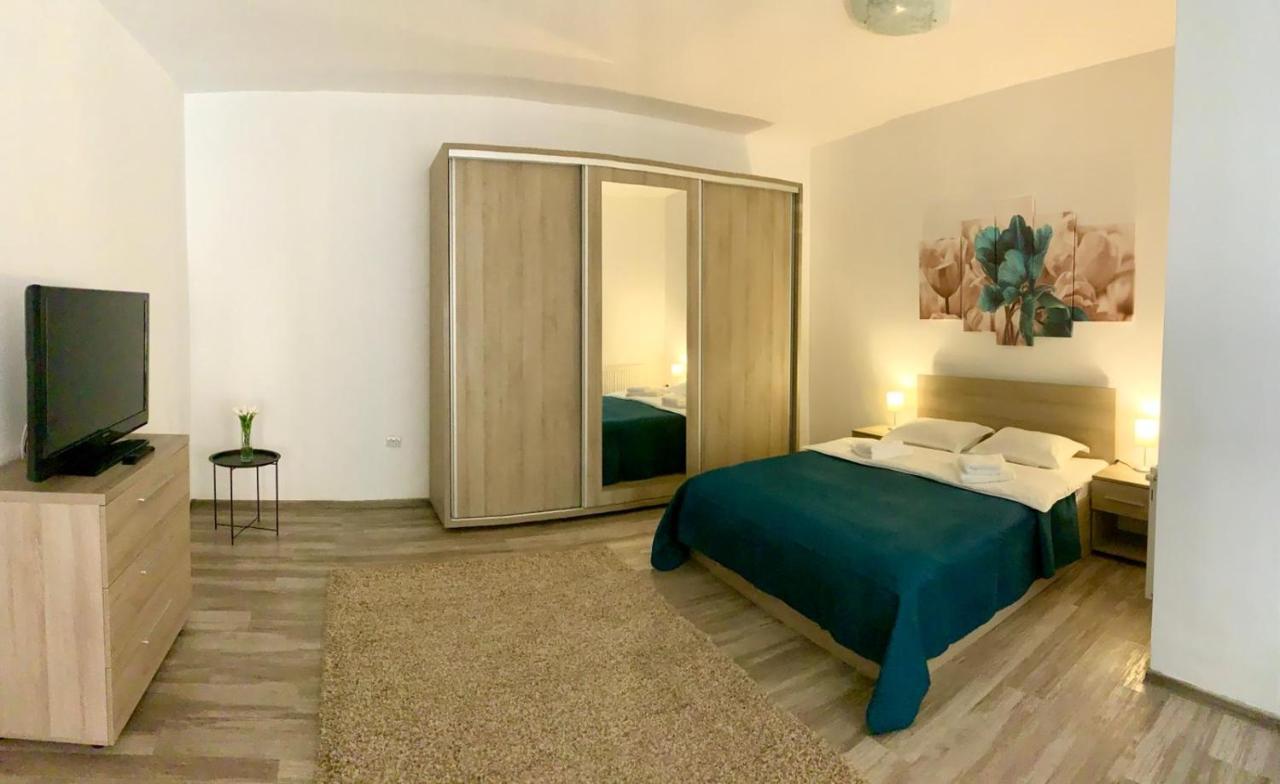 Long House Apartment Brasov Bagian luar foto